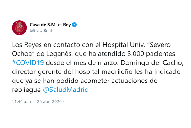 Sus Majestades los Reyes en contacto con el Hospital "Severo Ochoa" de Leganés, uno de los más afectados de toda España por la emergencia sa